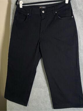 Lee Women's  Relaxed Fit Mid Rise Black Capri Pants Sz  14M